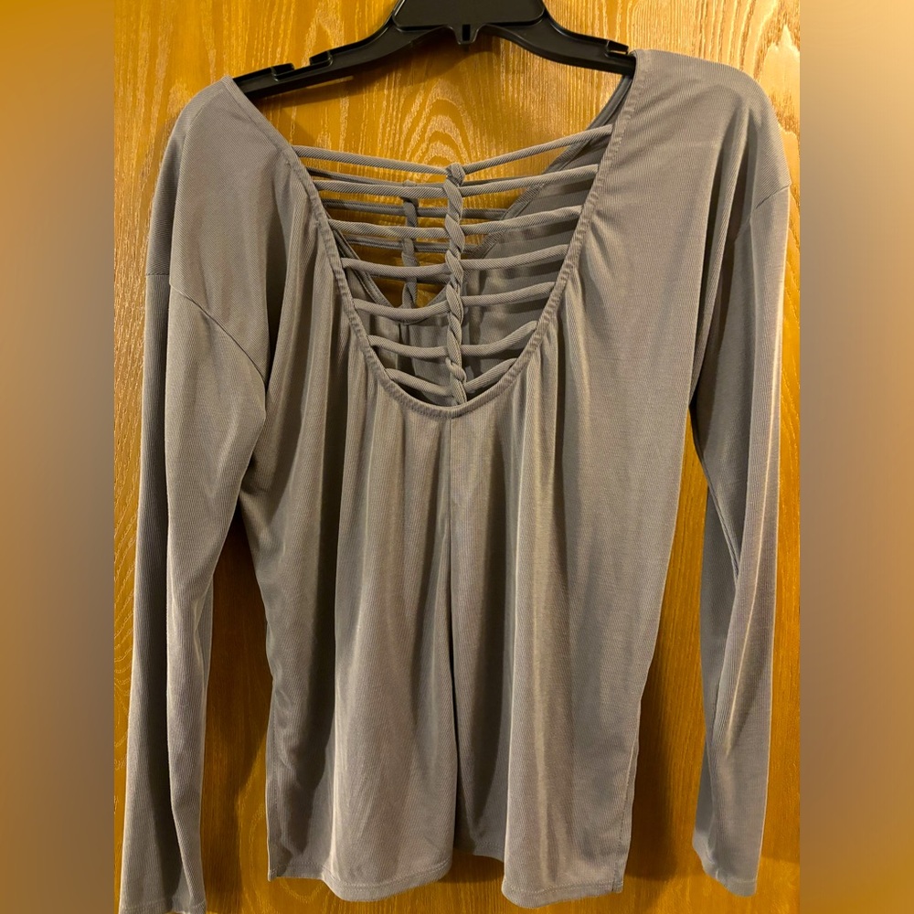 Buckle long-sleeved shirt.